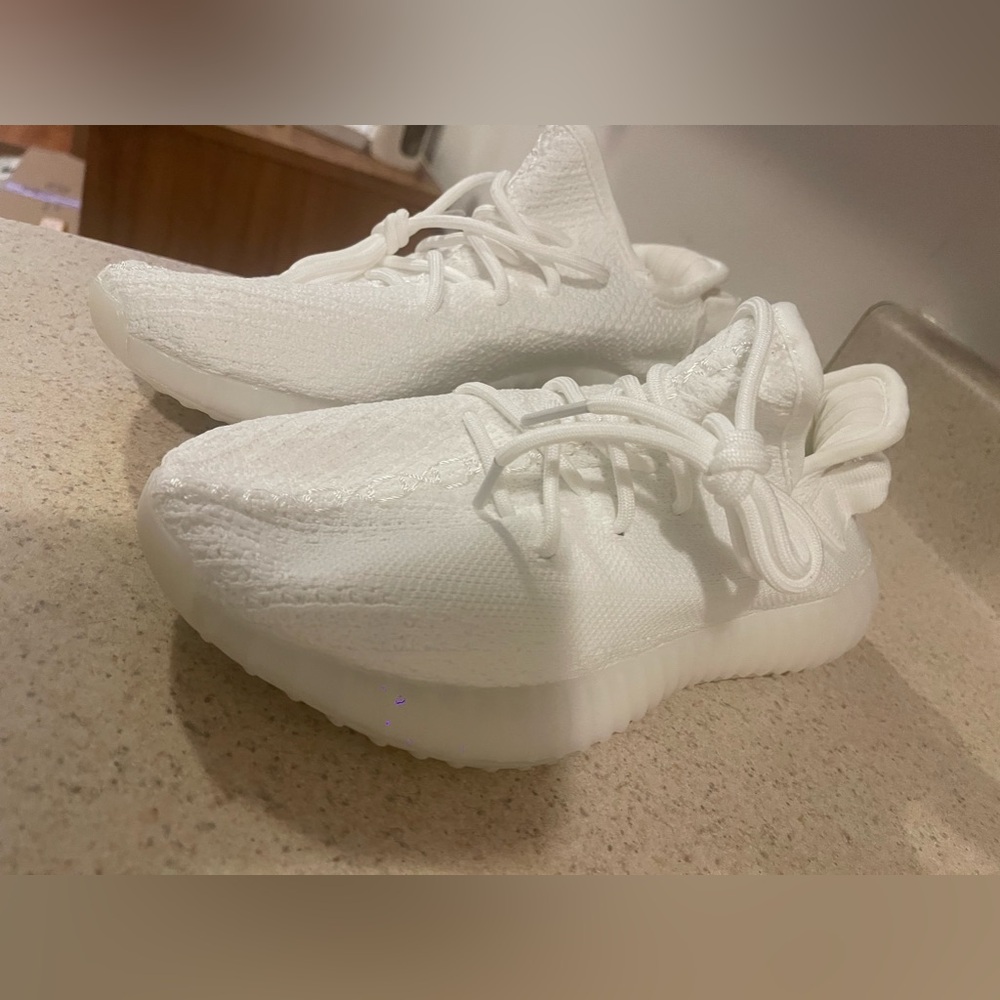 Adidas Yeezy Boost 350 V2 Triple White “Cream” Sleek & Minimalistic Size 6.5 W